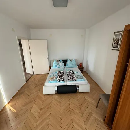 Marta * Klagenfurt am Woerthersee