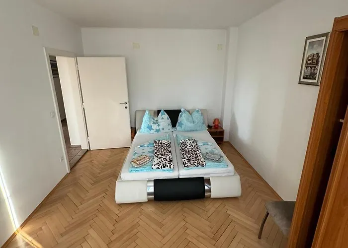 Marta * Klagenfurt am Woerthersee